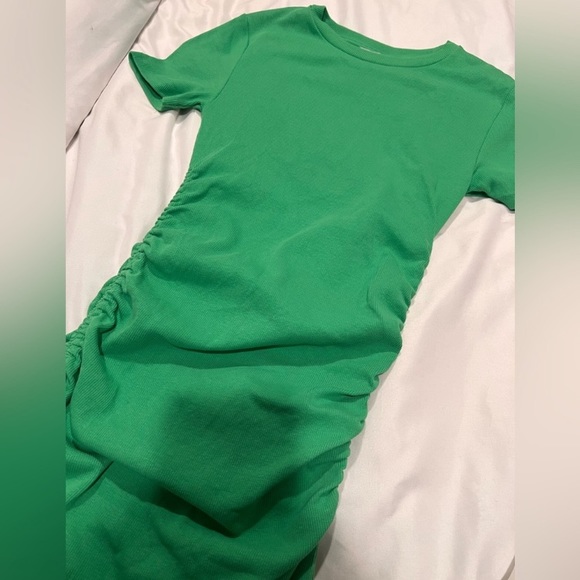🚫SOLD🚫ZARA GREEN RUCHED MIDI DRESS - Picture 4 of 7